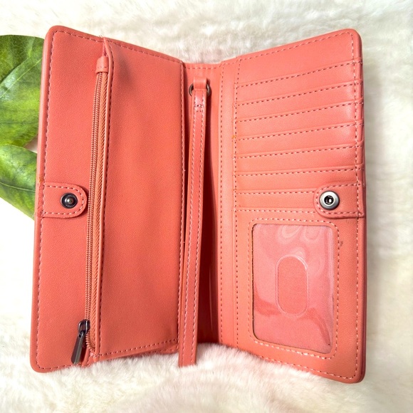 Universal Thread Bifold Wallet in Dust Pink - Picture 4 of 9